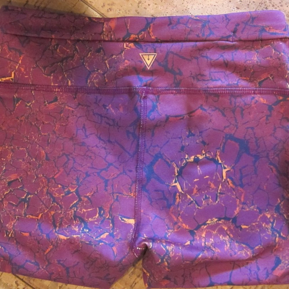 Yogasmoga sz 4 NWOT capri leggings plum and gold